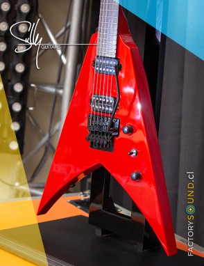 Sully Guitars Revolution Lola Red con estuche duro