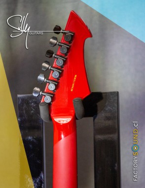 Sully Guitars Revolution Lola Red con estuche duro