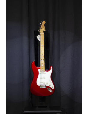 Aria® Guitarra Eléctrica STG-57 Tremolo Stratocaster® Style Color: Candy Apple Red