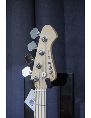 Aria® RSB-618 Bajo Eléctrico 4 Cuerdas Color: Black