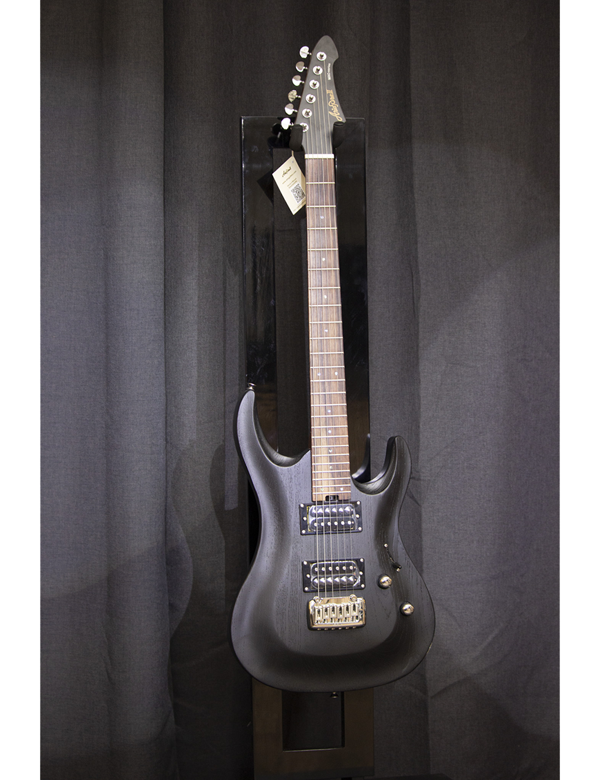 Aria® MAC-DLX Guitarra Eléctrica 24F Super Strato® Tremolo Color: Stained Black