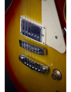 Aria® Guitarra Eléctrica PE-350 Les Paul® Style Color: Aged Cherry Sunburst