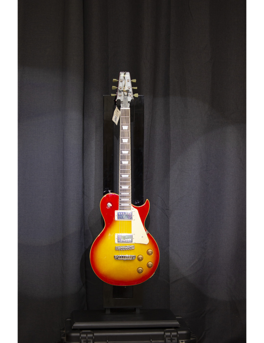 Aria® Guitarra Eléctrica PE-350 Les Paul® Style Color: Aged Cherry Sunburst