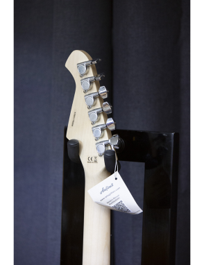 Aria® STG-SPL Guitarra Eléctrica SSS Tremolo Stratocaster® Style Color: Vintage White