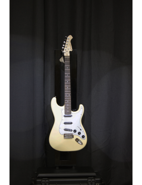 Aria® Guitarra Eléctrica STG-SPL Tremolo Stratocaster® Style Color: Vintage White