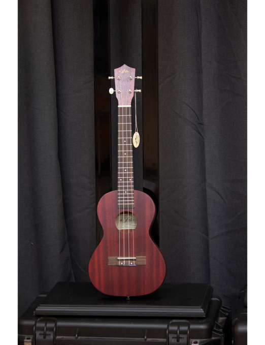 Aria® Ukelele Acústico Tenor Color: Caoba Natural