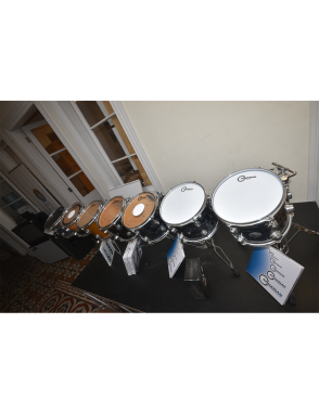 Aquarian Drumheads® TCSXPD-13 Studio-X™ Parche Tom 13" Texture Coated™ Power Dot™ Blanco