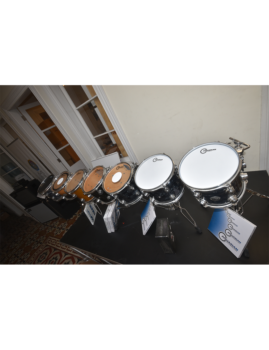 Aquarian Drumheads® TCPD-14 TEXTURE COATED™ Parche Caja 14" Power Dot™ Blanco
