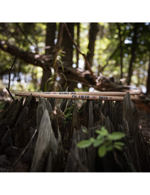 VIC FIRTH® 5AT American Classic® Terra Baqueta Punta Madera