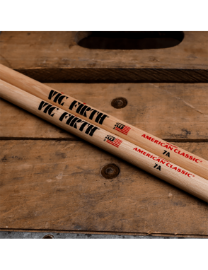 VIC FIRTH® 7A American Classic® Baqueta Punta Madera