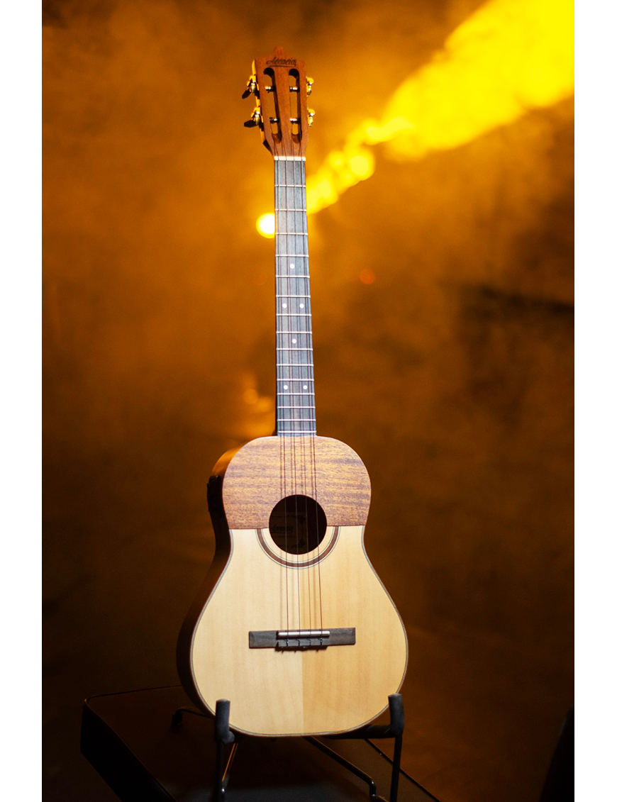 Accacia® Cuatro Venezolano Acústico con Softcase