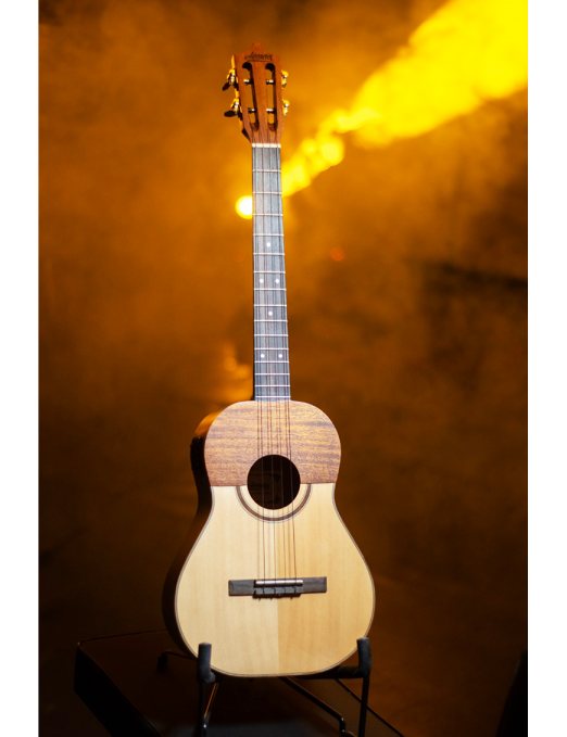 Accacia® Cuatro Venezolano Acústico con Softcase
