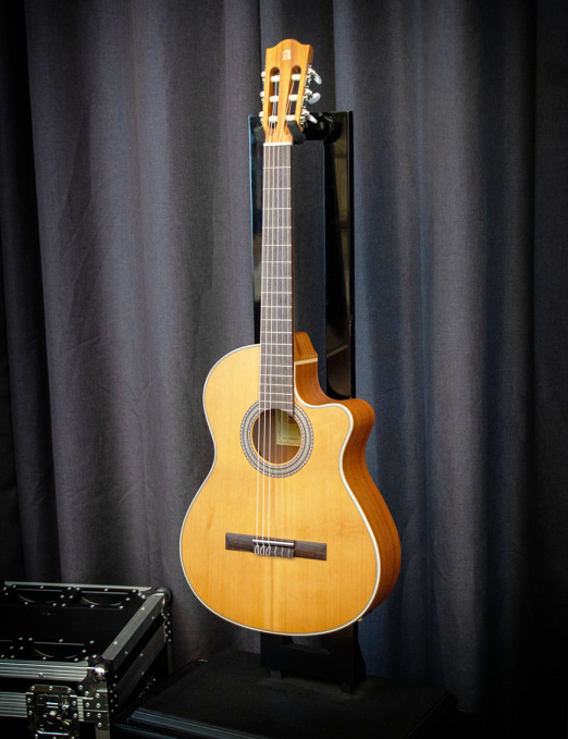Alhambra® Z-Nature CW EZ Guitarra Clásica Estudio Cutaway Fishman con Funda | Natural