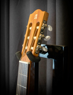 Alhambra® Z-Nature CW EZ Guitarra Clásica Estudio Cutaway Fishman con Funda | Natural