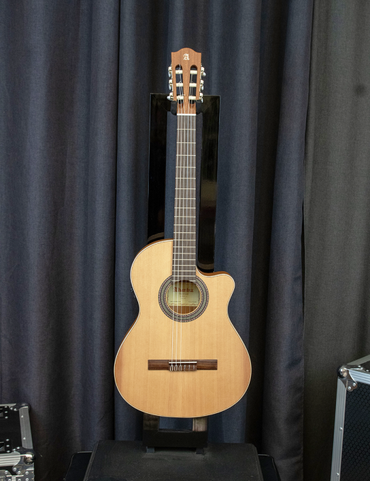 Alhambra® Z-Nature CT EZ Guitarra Clásica Estudio Cutaway Fishman Cuerpo Delgado con Funda | Natural