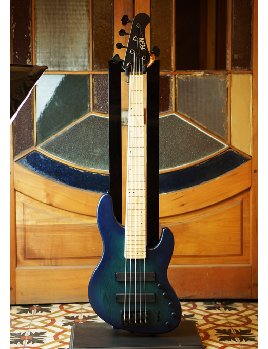 FGN® Mighty Jazz ASH DEM JMJ5 Bajo Eléctrico 5 Cuerdas Capsulas Bartolini Funda | S Blue Burst